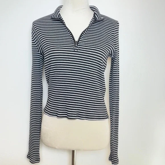 Hollister Ribbed Zip Front Long Sleeve Striped Slim Fit Top Black White Large - Picture 1 of 11